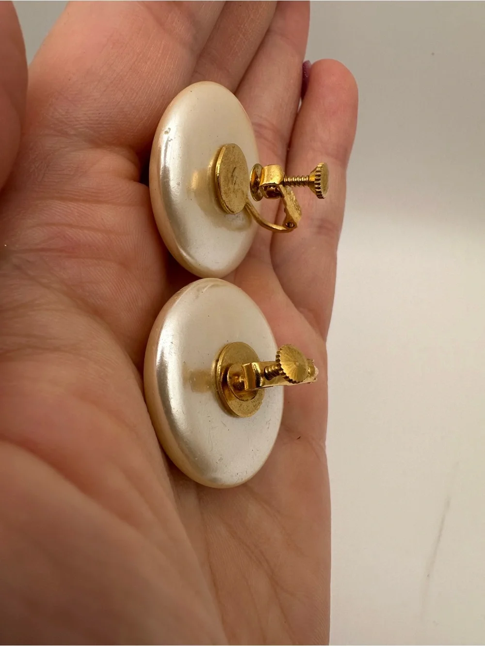 Napier Signed Gold Tone White Simulated Round Pearl Screw Back Earrings